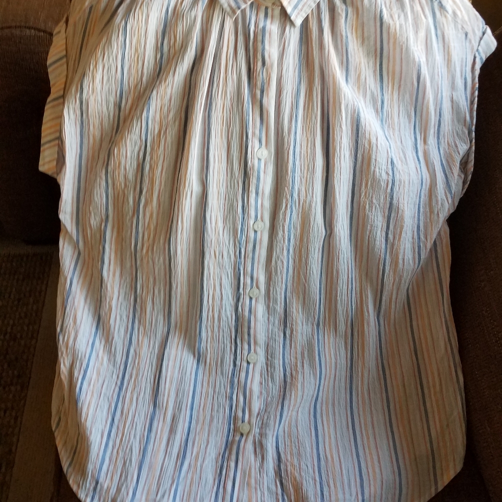 Multi colored gauze feel short sleeve shirt.